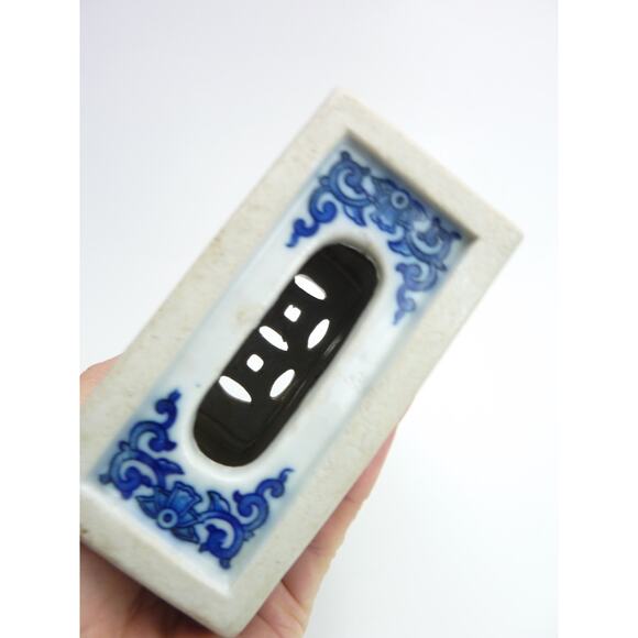 Vintage Foo Dog Ceramic Pillow Chinese Guardian Lion -  Blue White Flower Frog - Picture 3 of 7